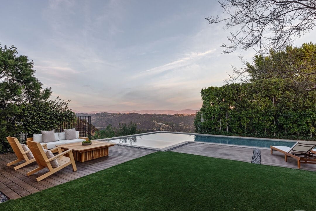 Aria Vista, Stradella Rd, 90077