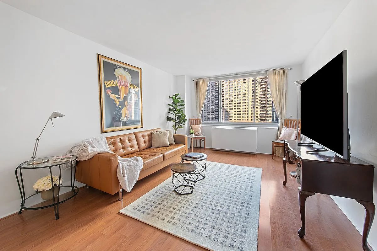 2025 Broadway #14A