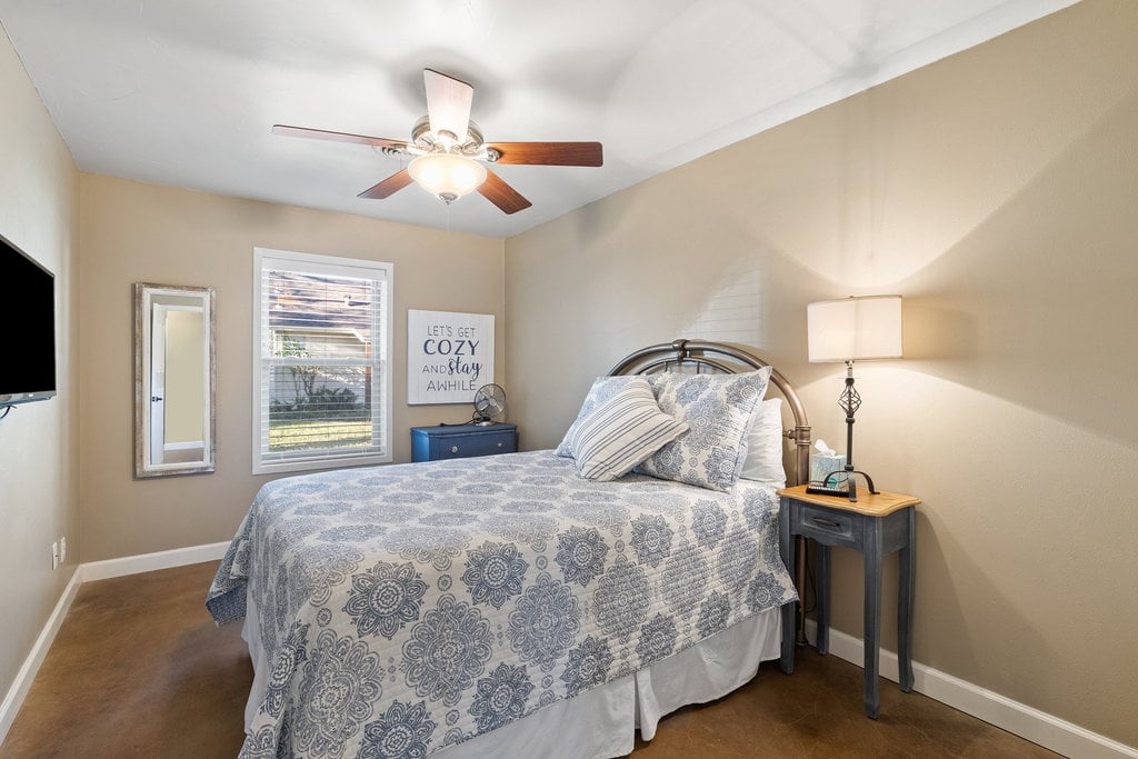 Stunning Waterfront Retreat in the Heart of Kingsland