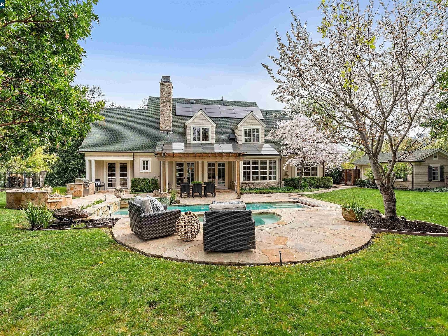 56 Hidden Oaks Dr