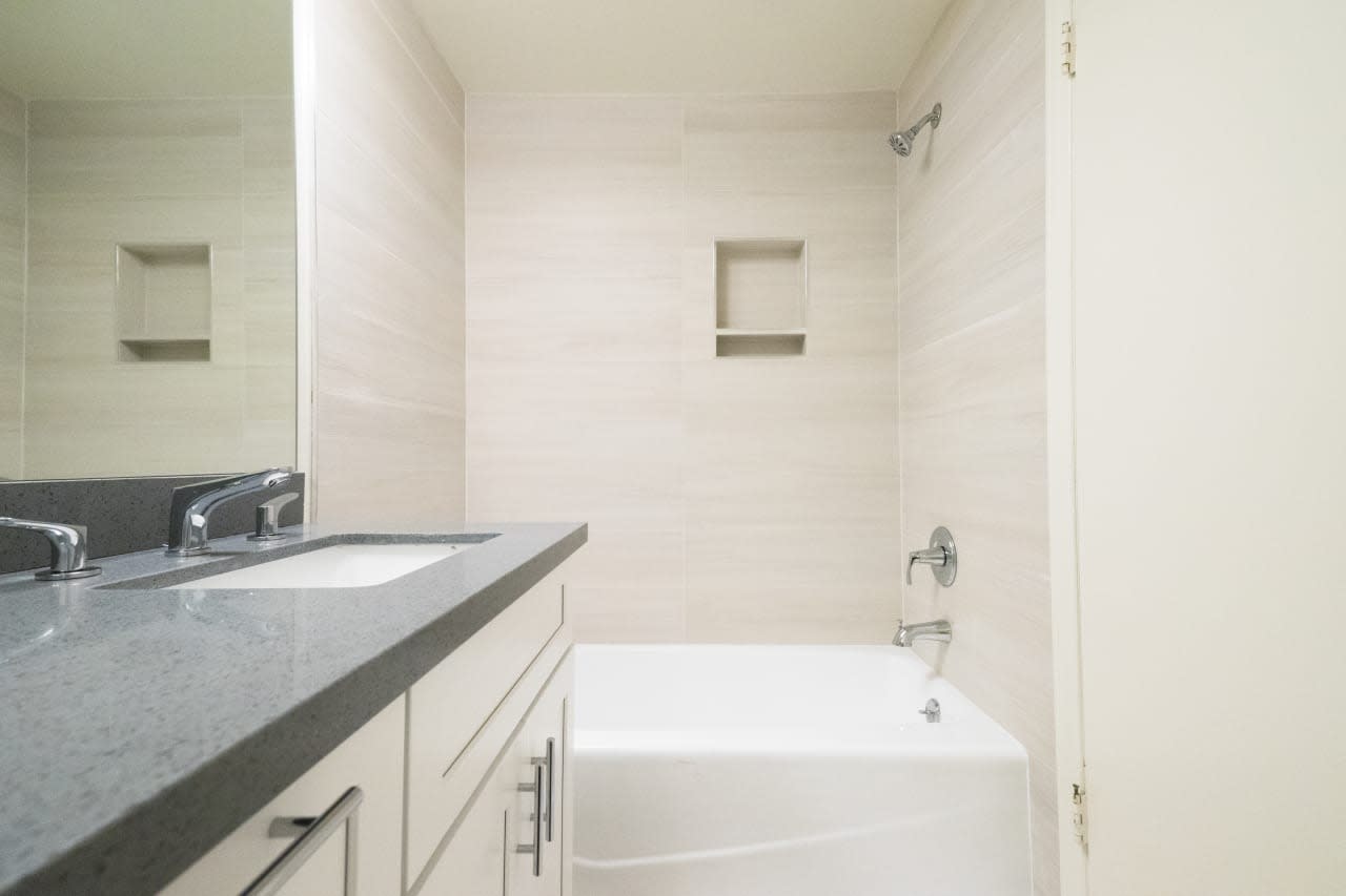 Bright and Open Maple Apartment