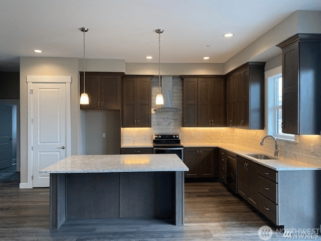 703 W Golf Course Dr