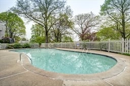 555 Boylston St, #555