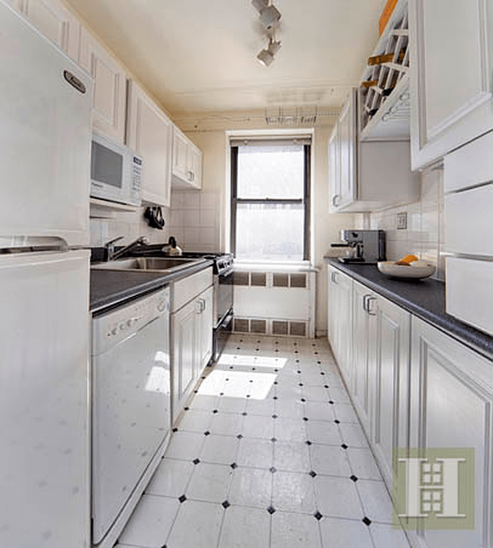 300 W 72nd St #2E