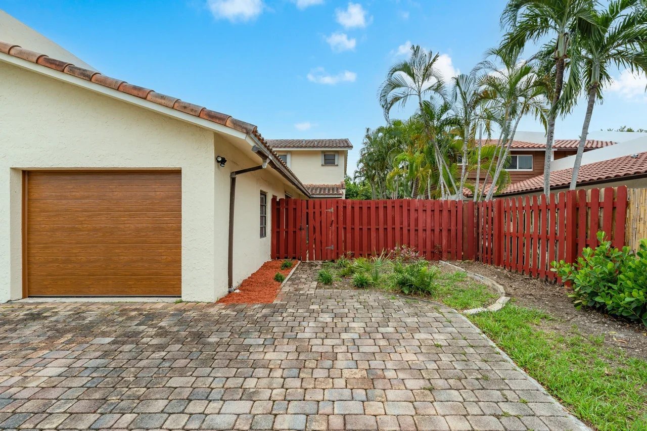 2530 NE 9th Street