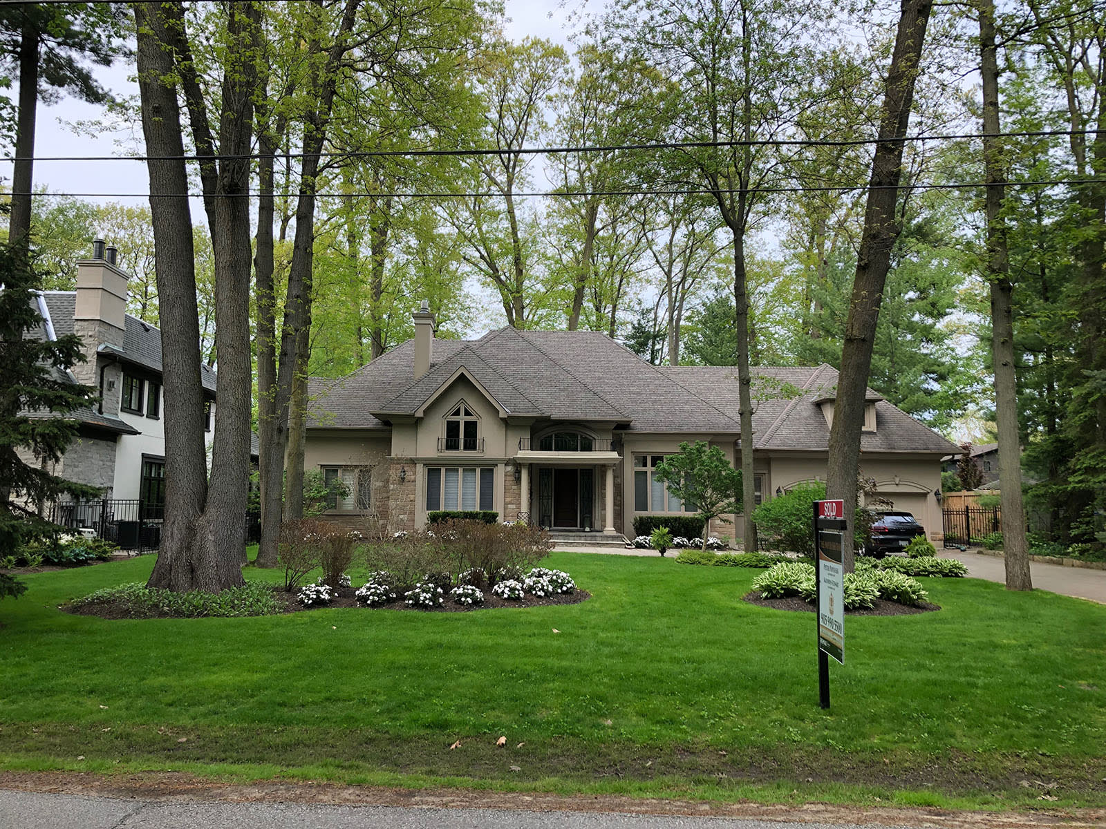 1221 Whiteoaks Avenue