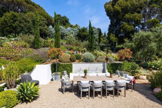 Feasting Alfresco: 4 Stylish Homes with Outdoor Dining Areas