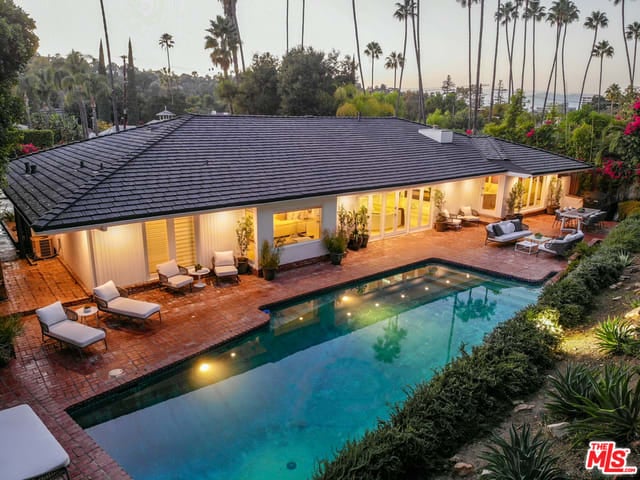 4450 Hayvenhurst Ave