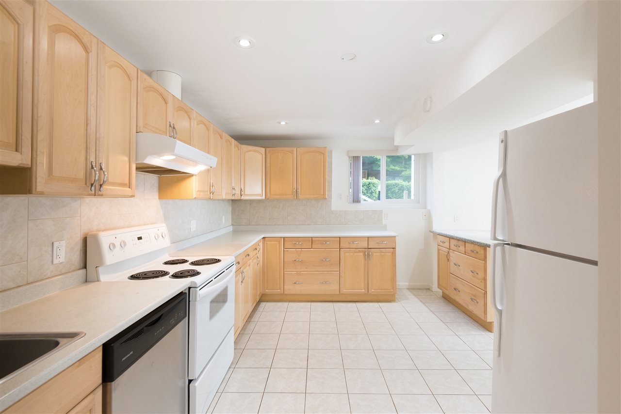 3275 Lonsdale Ave