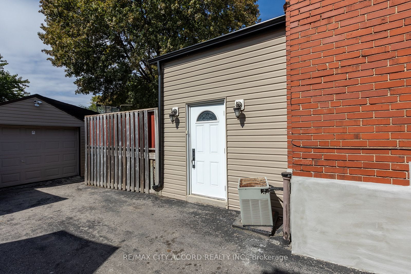 44 Bicknell Ave