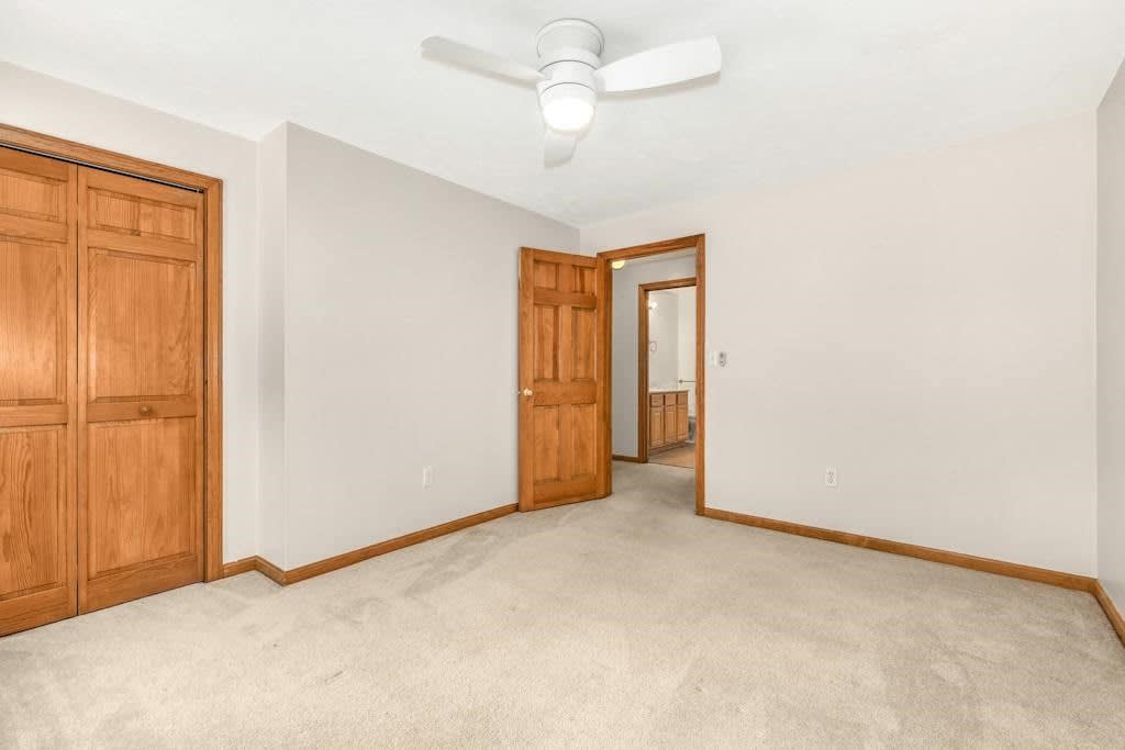 1010 Flat Hill Rd