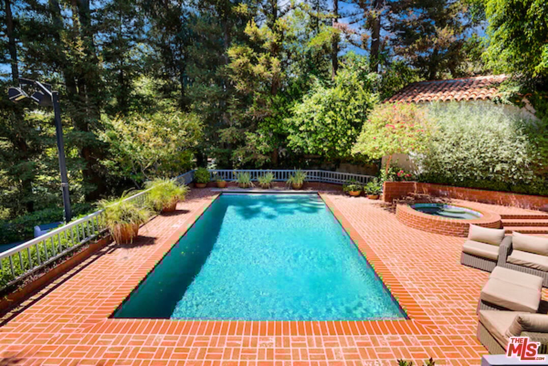 Ridge Oasis
