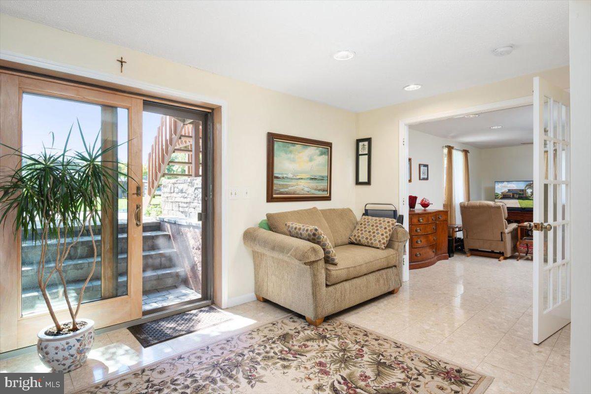 88 E Lake Dr