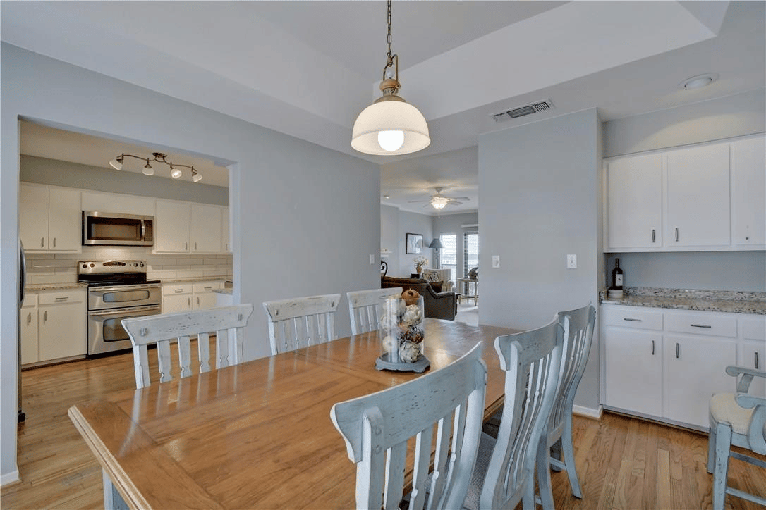 411 North Horseshoe Blvd