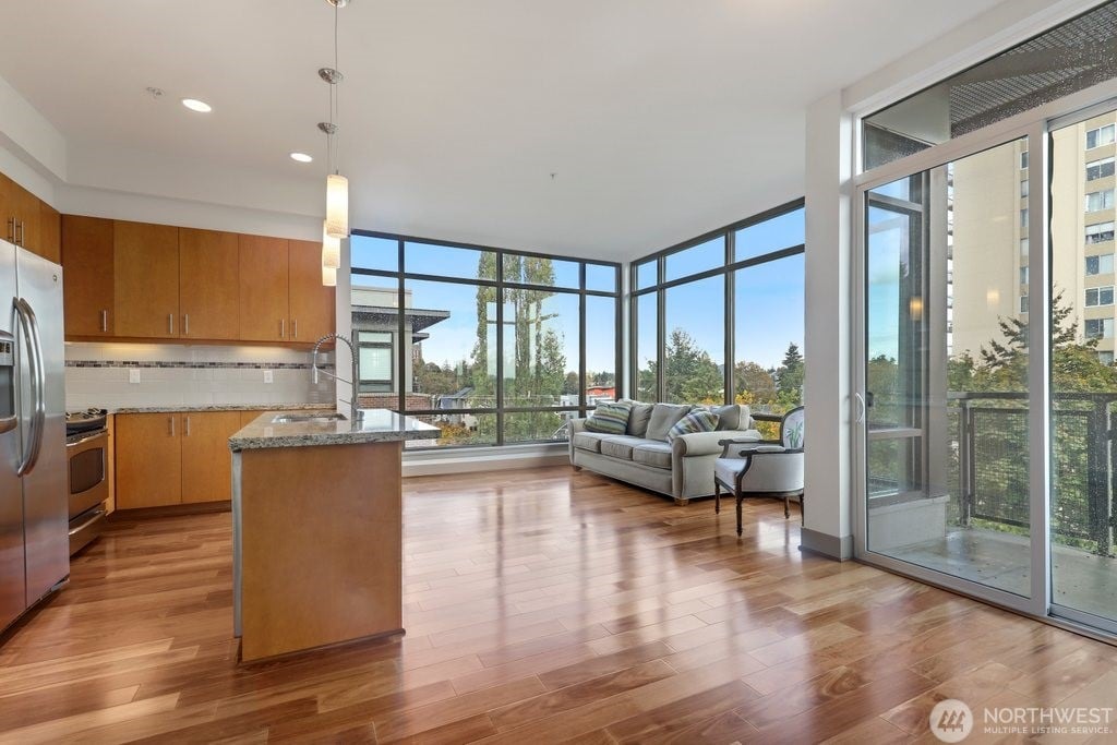 4547 8th Avenue NE #605