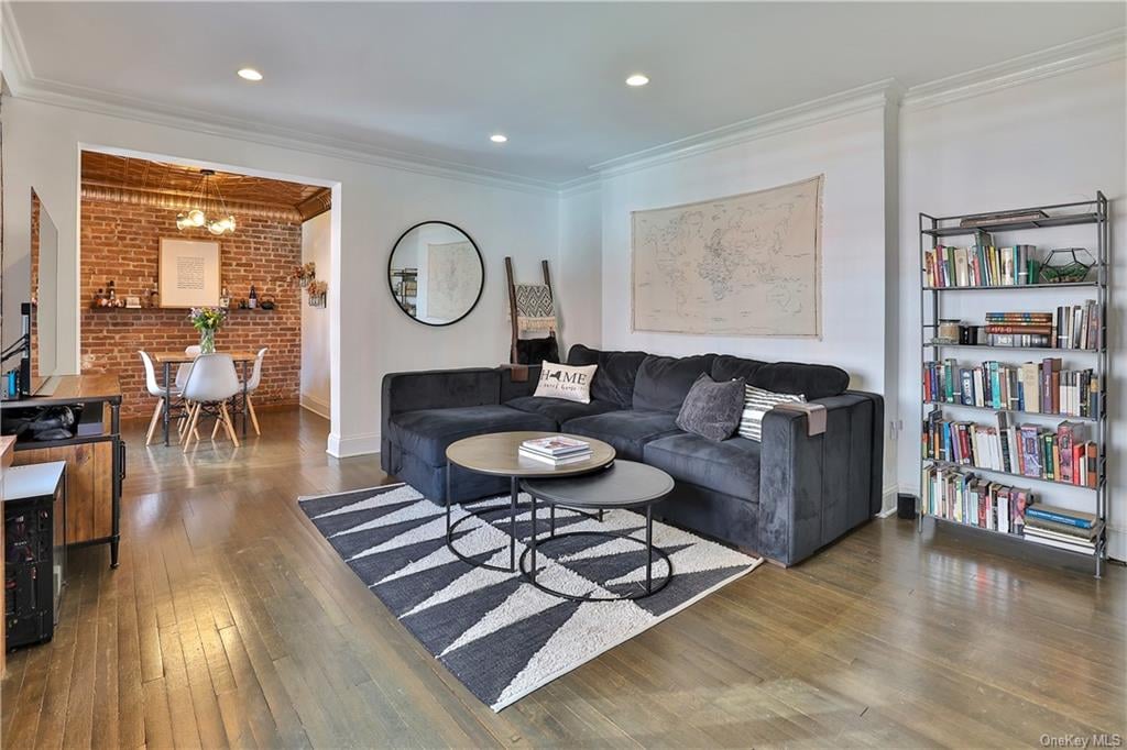 20 N Broadway, #M361