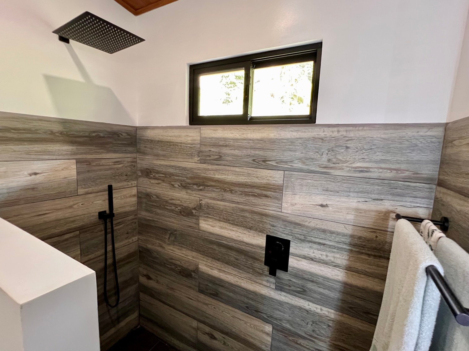Brand New Modern Home in a Private Tropical Setting - Tres Rios