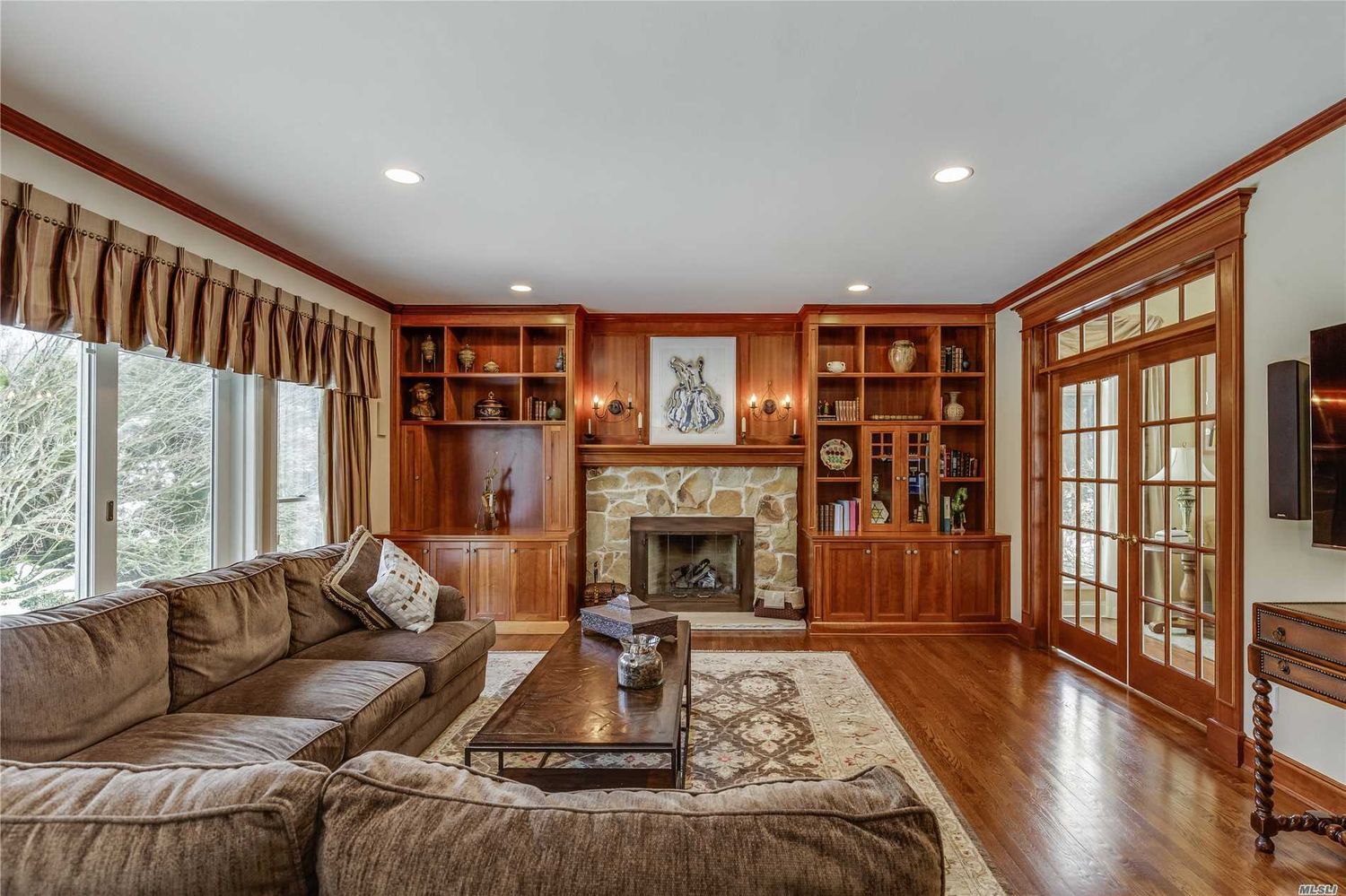 3 Saddle Brook Ct