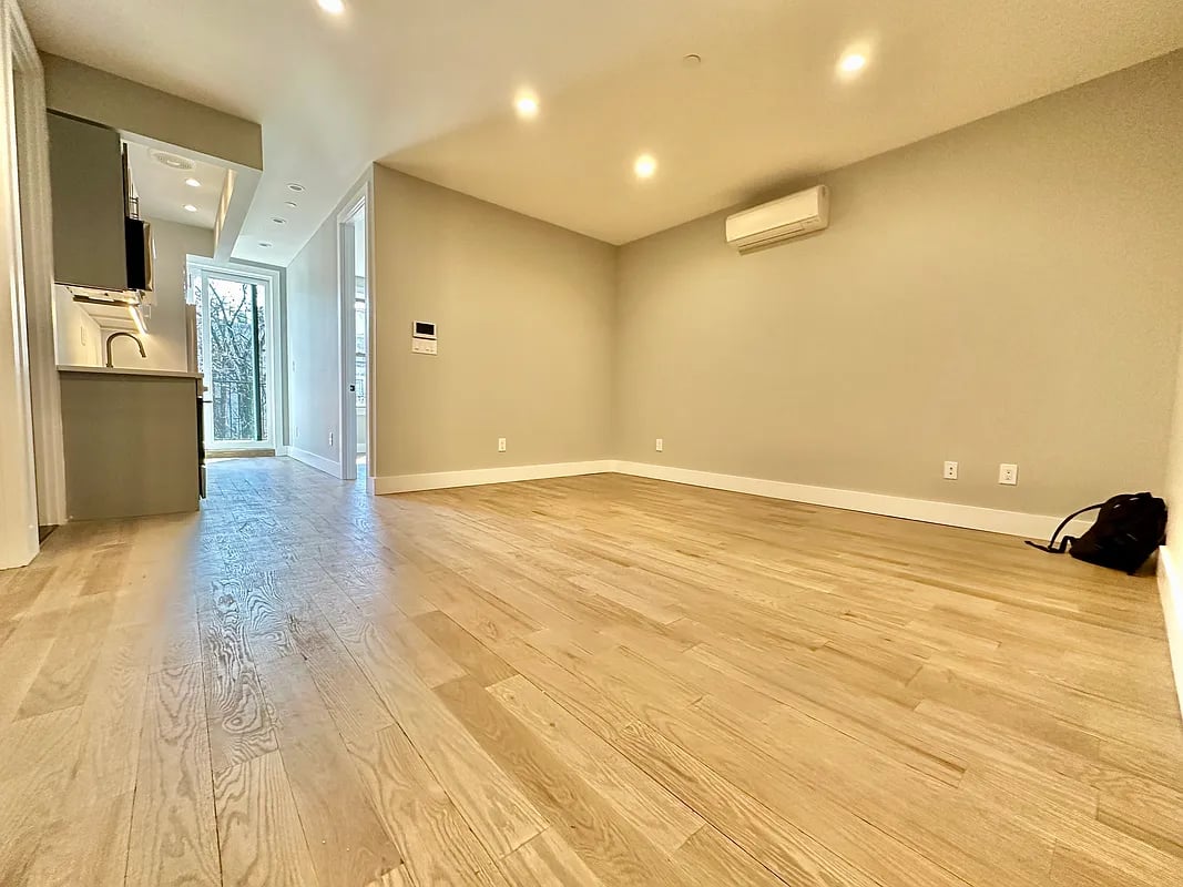254 Melrose St 4B
