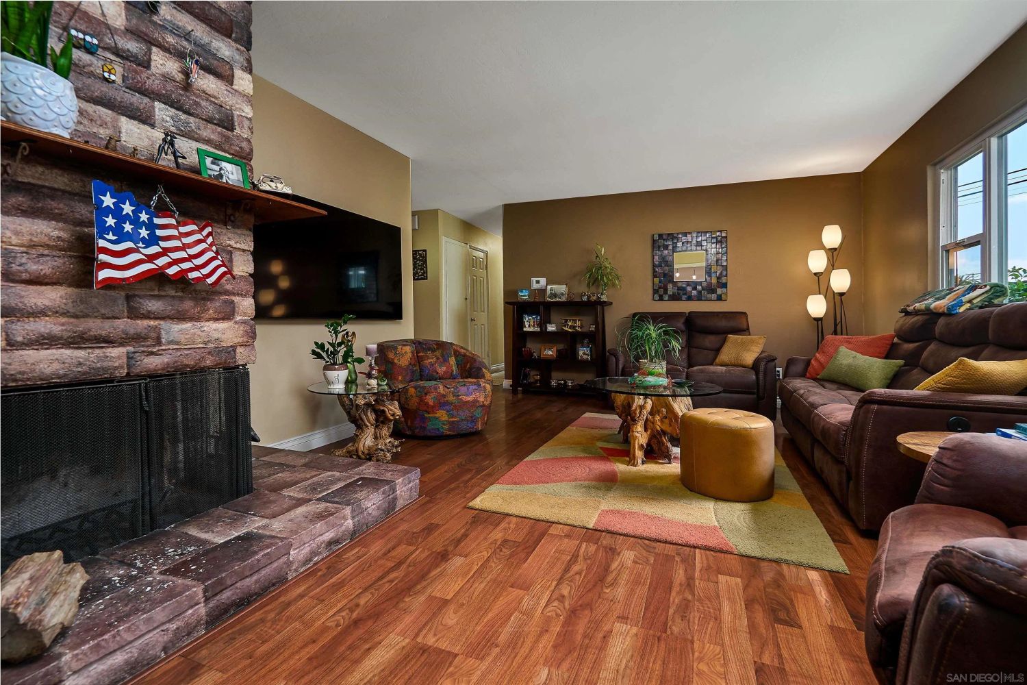 1400 Country Crest Dr