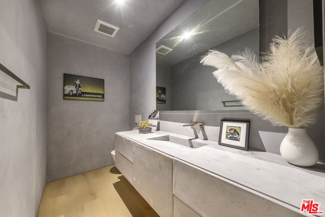 Pinnacle Manor, Willow Glen Rd, 90046