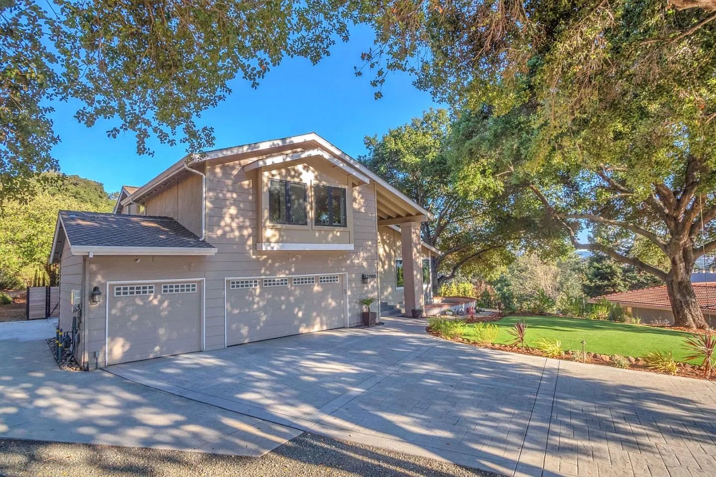 2880 Old Oak Ln