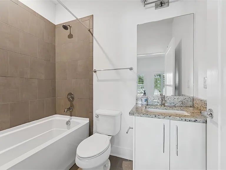 4810 W McElroy Ave #5