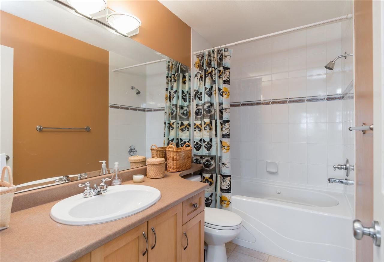 2098 Victoria Dr