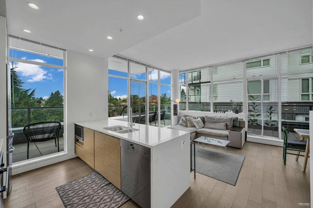 6733 Cambie St, #501