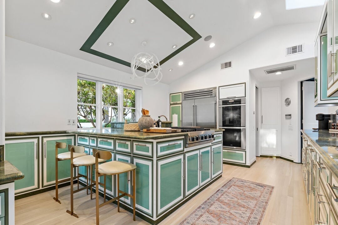 Century Woods Dr, 90067