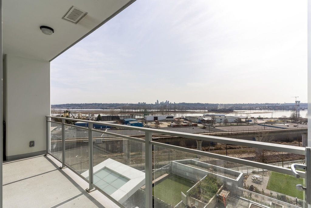 258 Nelson's Crt, #412