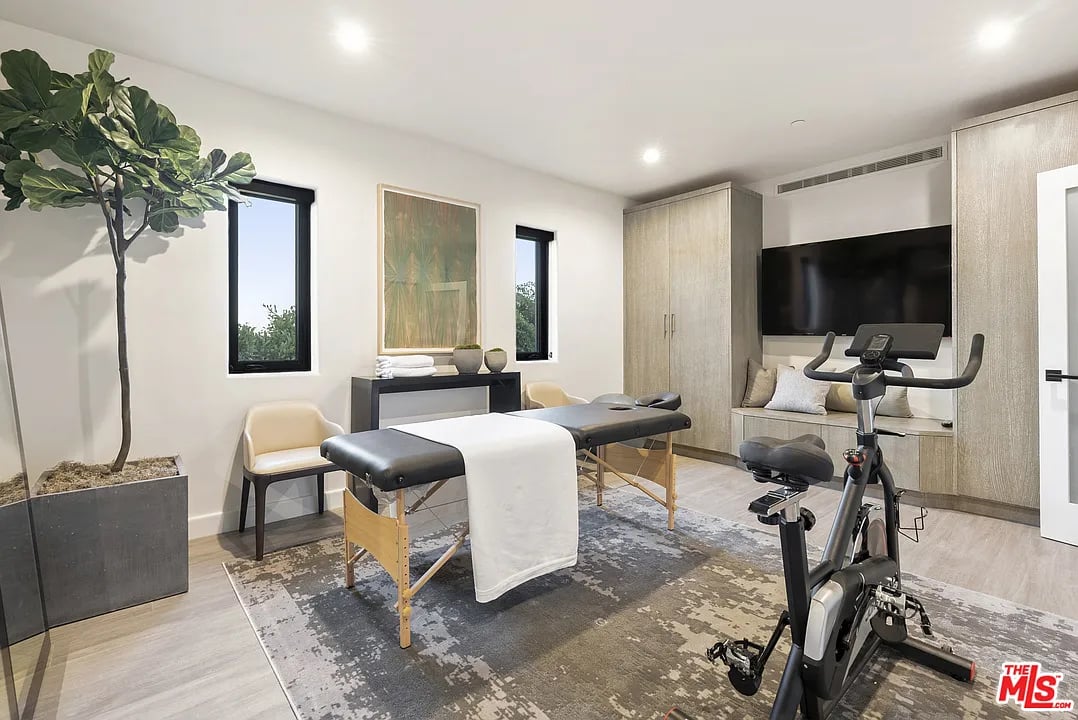 8130 W Laurel View Dr