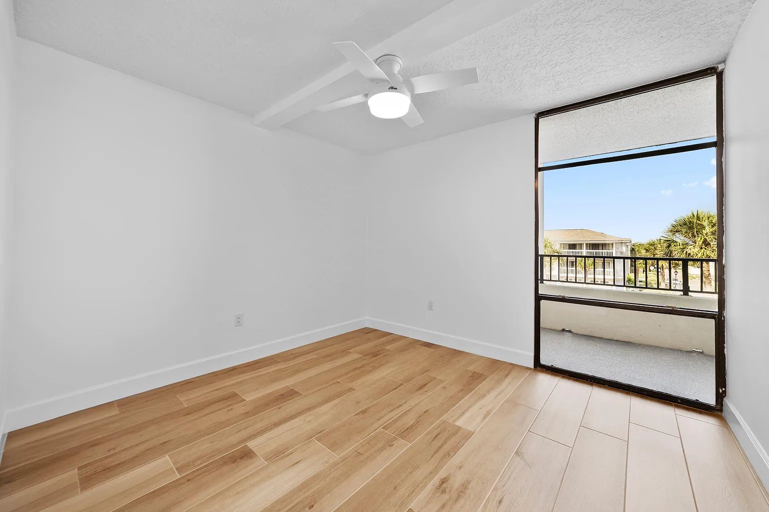 2200 Ocean Dr #3C