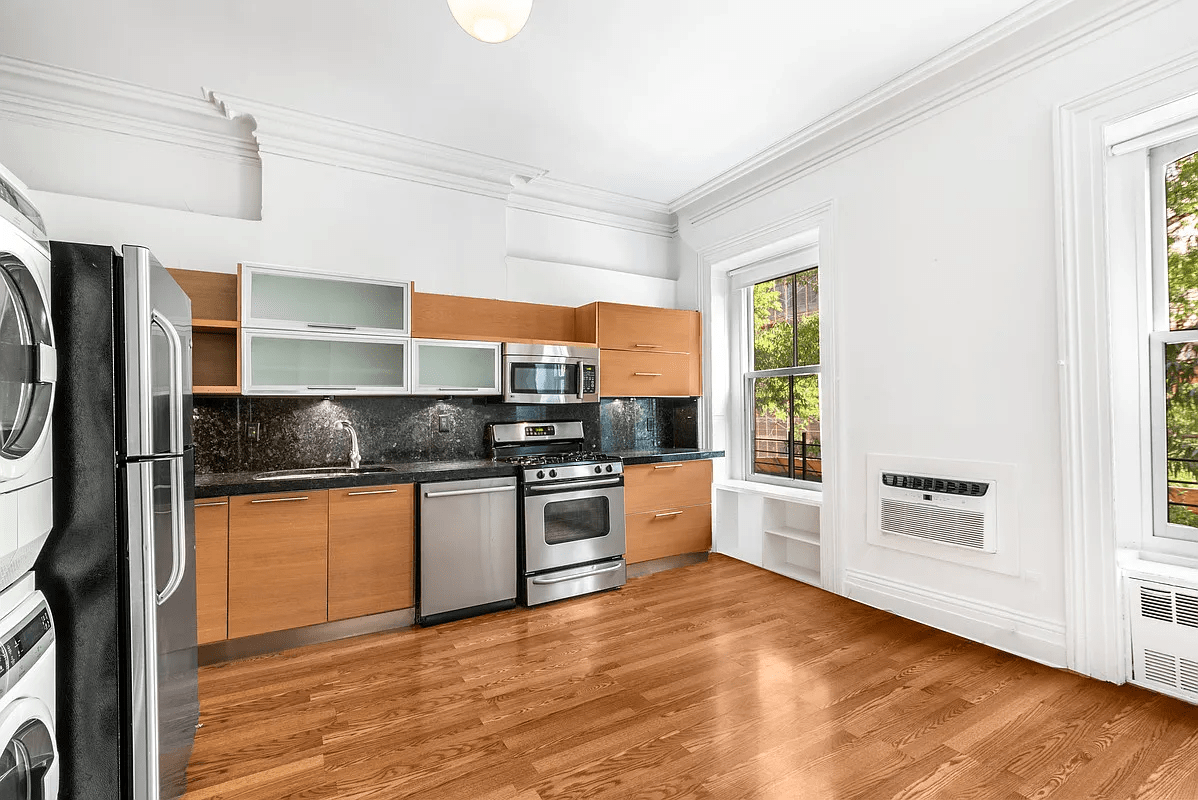 322 W 20th St #2