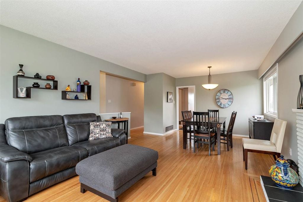 345 W 22nd St