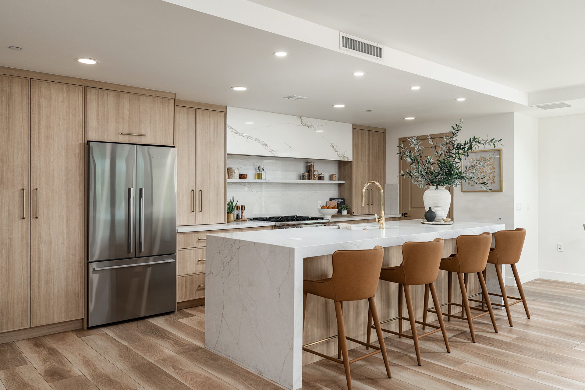 6803 E MAIN Street, 5511