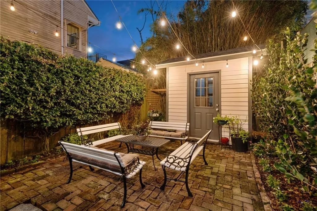 1227 Annunciation St