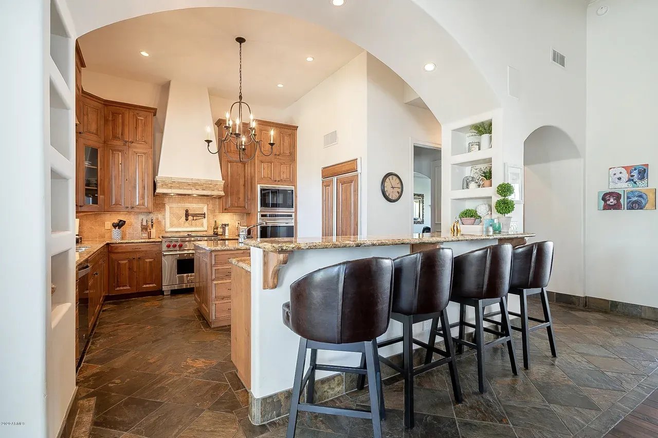 6115 E SHANGRI LA Rd