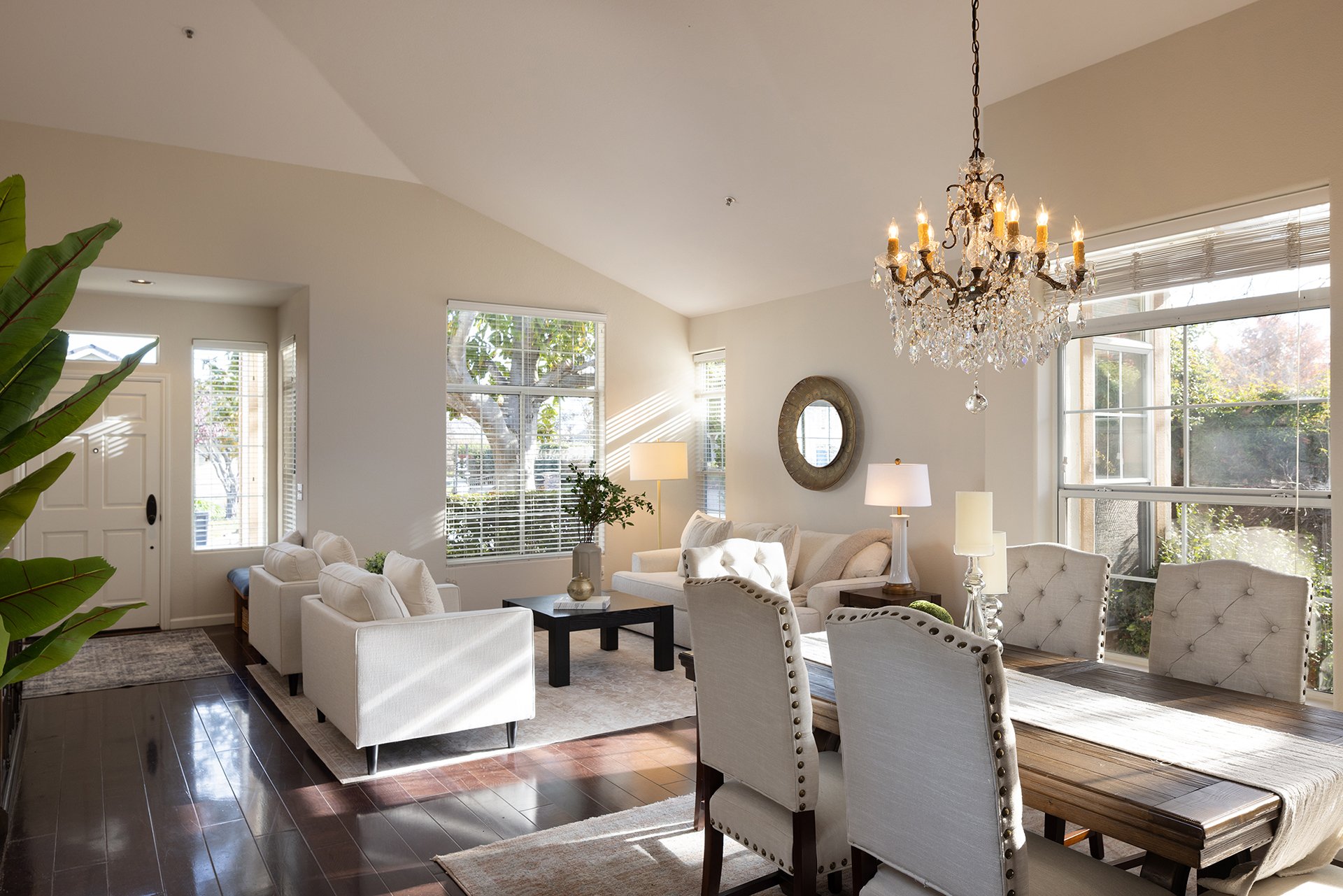 Las Palmas Living - 17776 Riverbend Road