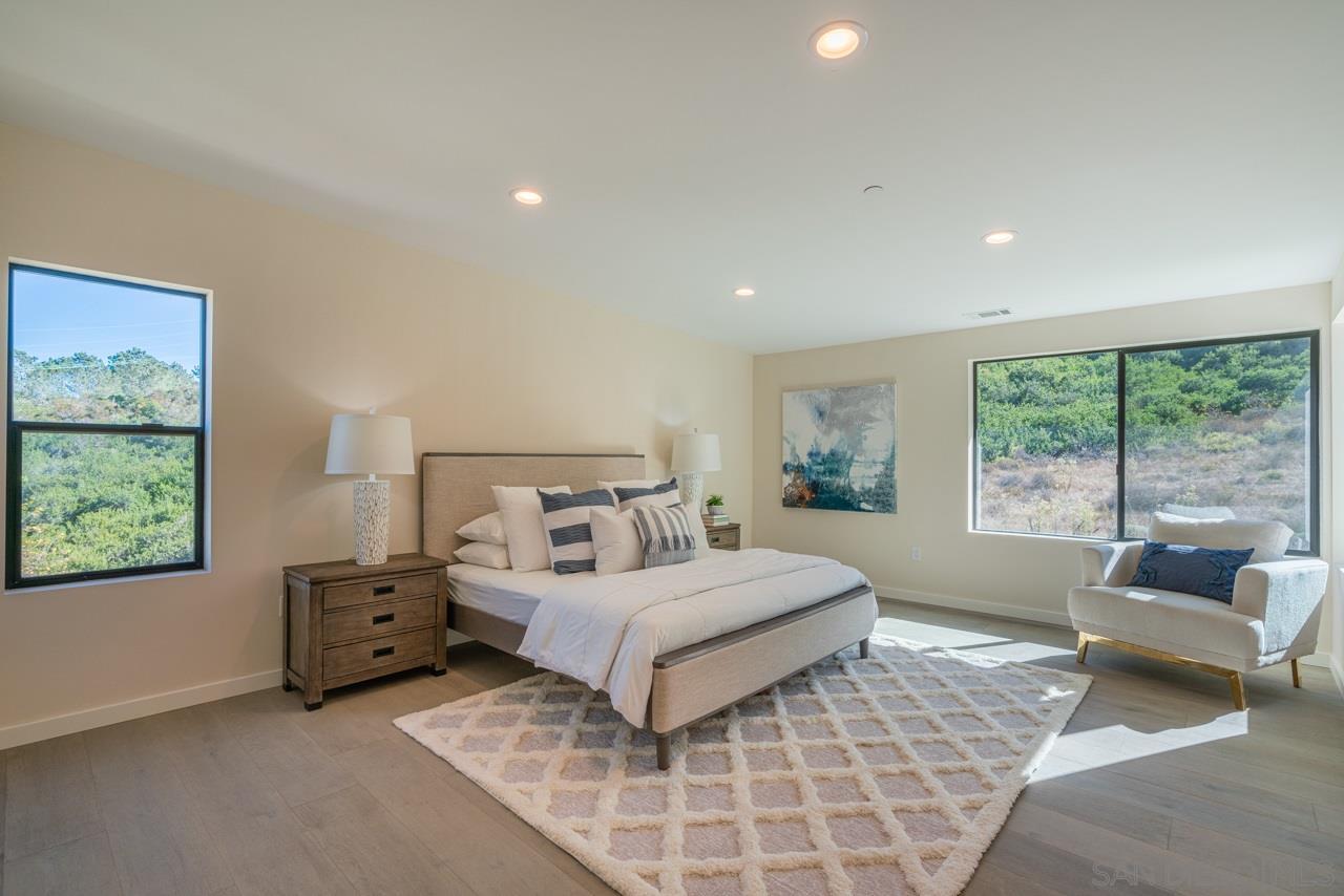 2829 Racetrack View Dr