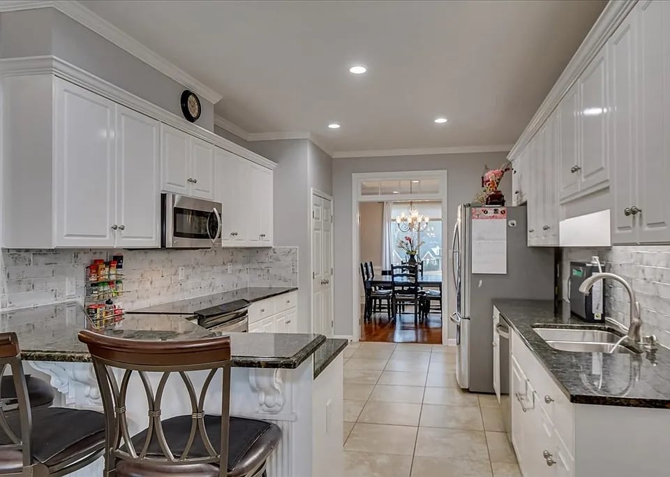 1401 Aylesbury Dr