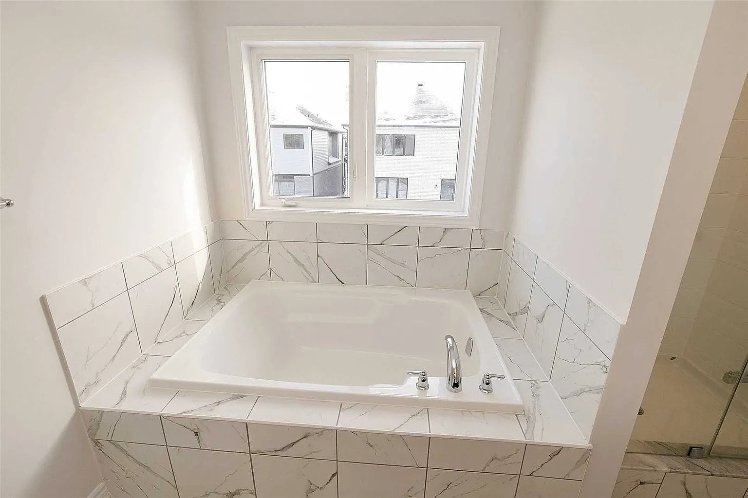 22 Charm Place N