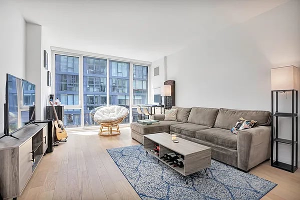 540 West 49th Street Unit: 108N