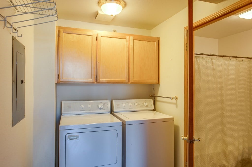 325 W Emerson