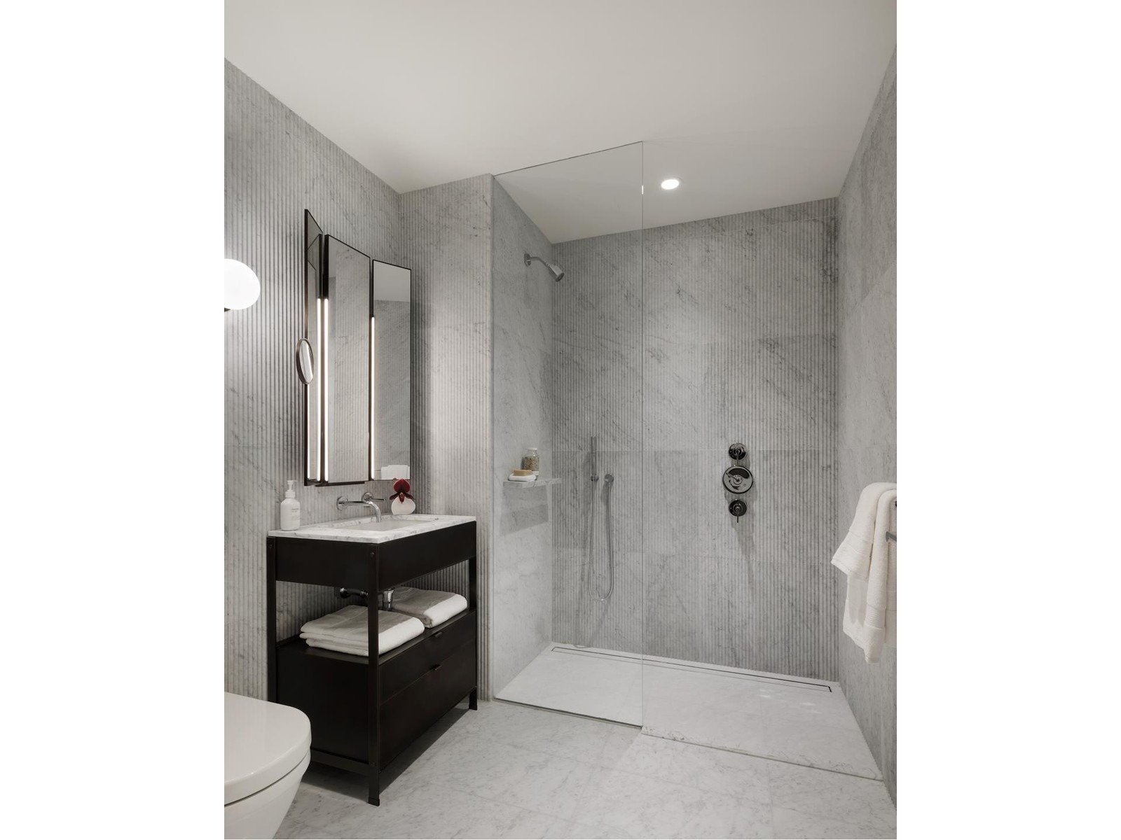 135 E 47th St, 16D, Turtle Bay