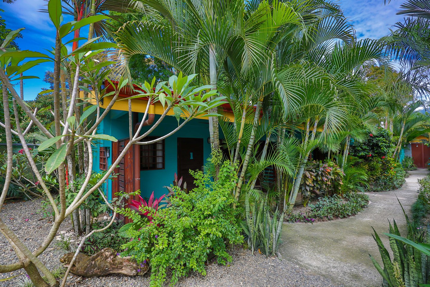 SUCCESSFUL BOUTIQUE HOTEL WITH OWNER’S HOME BY THE BEACH IN UVITA