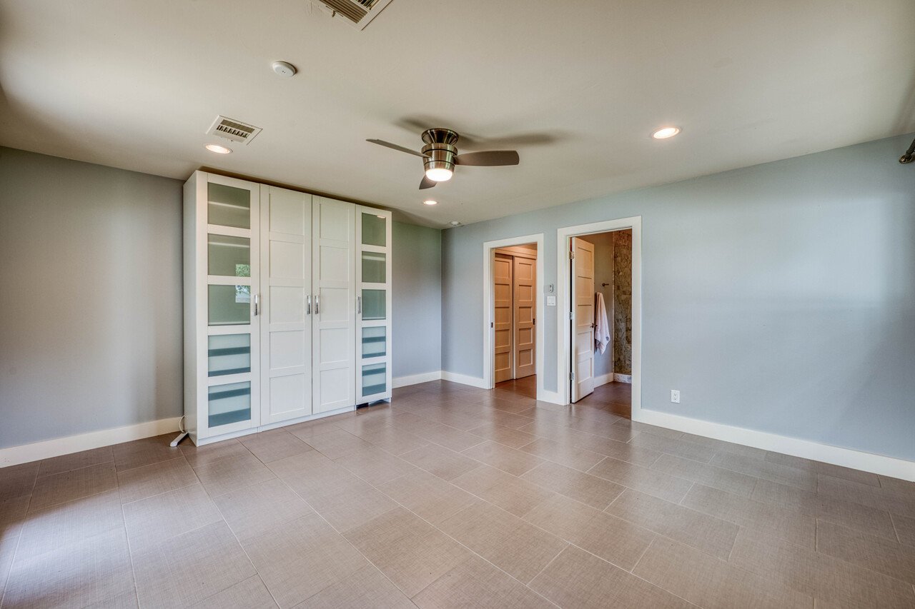 1704 Bluebonnet Lane