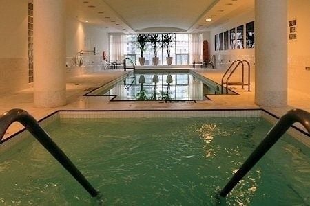 350 Wellington Street W M22