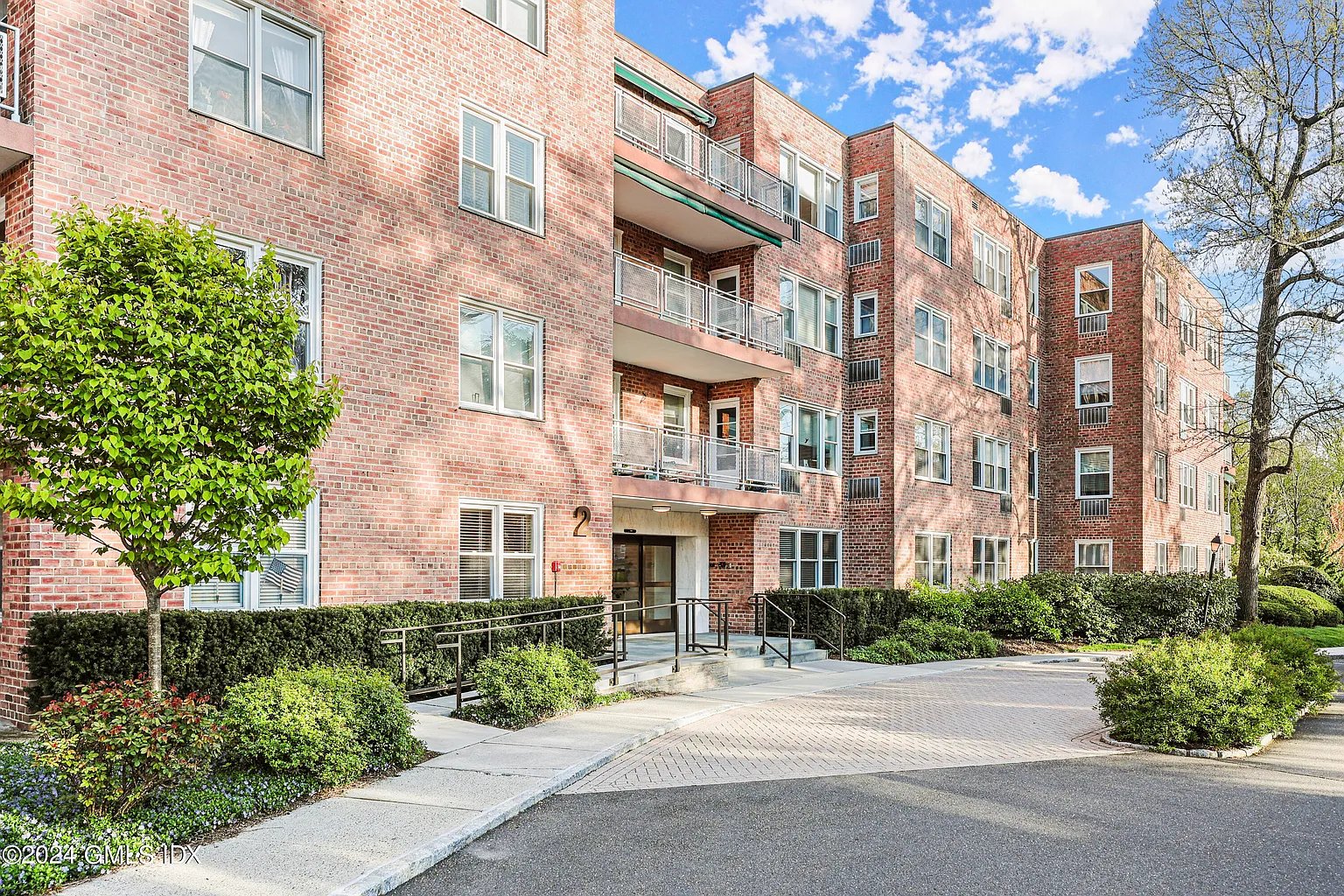 2 Putnam Hl APT 4G