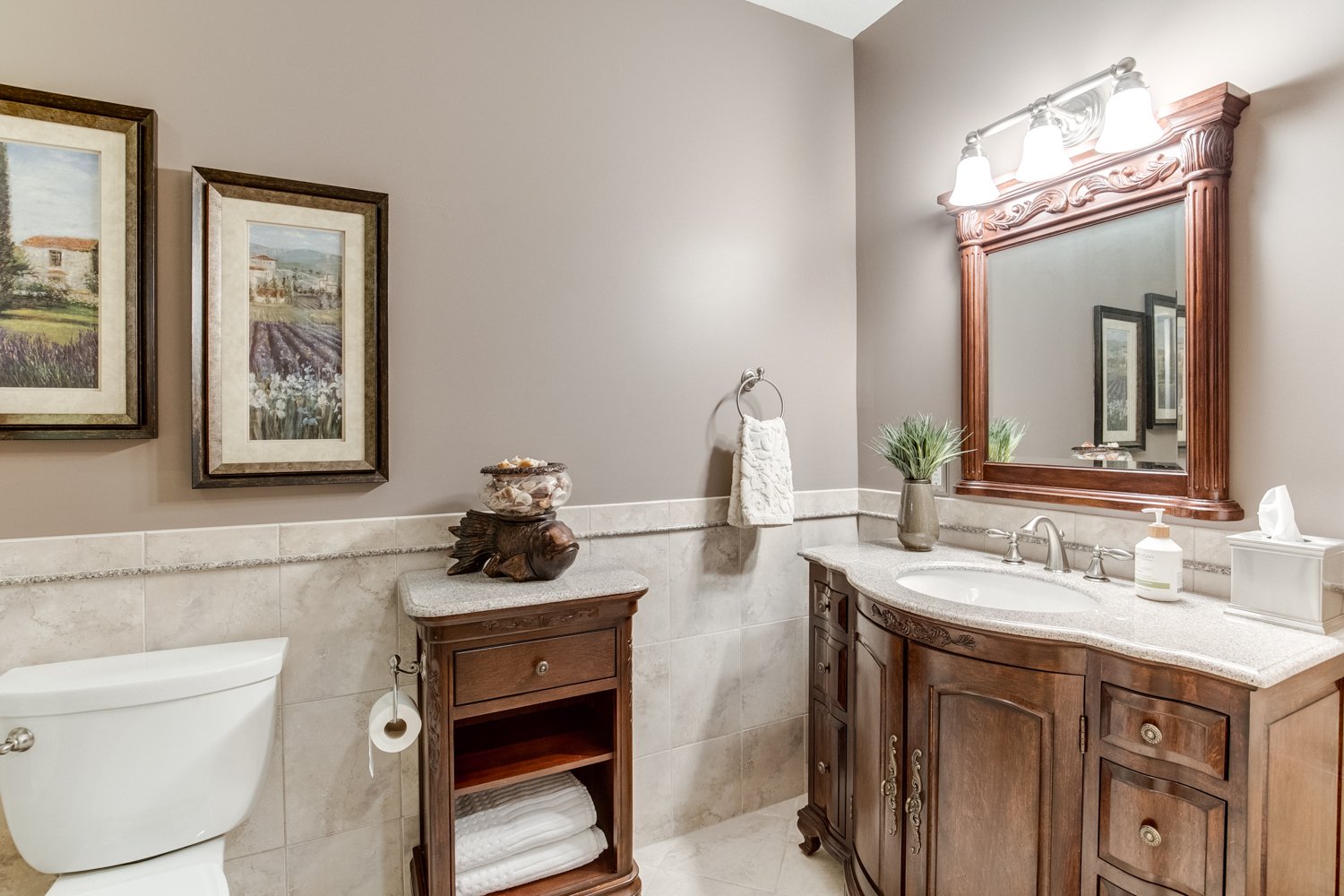 Beautiful 2-Story in Desirable OakParke Estates